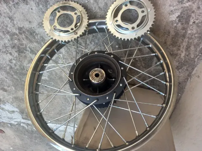 Roda da fan 125 08 raio novo folha nova cubo zero alinhada nem montei pneu ainda 200