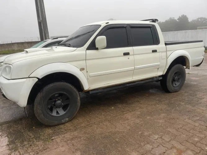 Mitsubishi L200 GL 2.5 4X4 CD Diesel 2010