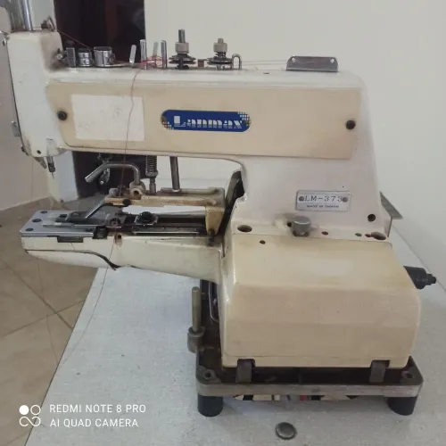 Vendo máquina de costura BOTONEIRA LANMAX LM 373, 220Vac 60 hz, em ótimo estado.