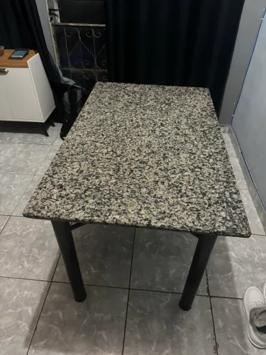 Vende se mesa em marmore