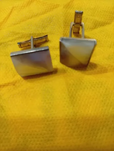 Par de abotoaduras antiga dourada e madrepérolas