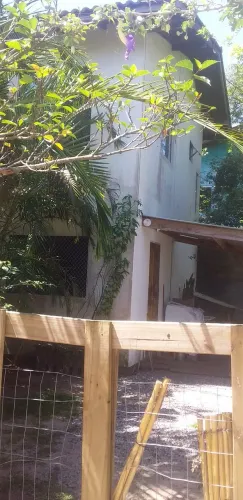 Casa próximo loteamento novo Campeche terreno individual aceita pets