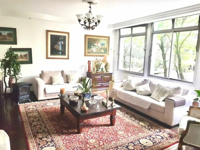 Apartamento com 170 m², 3 quartos sendo 1 suíte à venda no bairro Bela Vista.