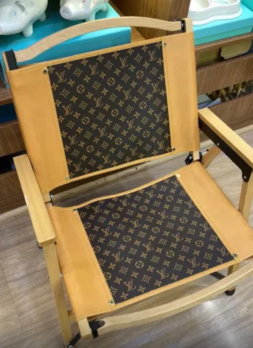 cadeira Louis Vuitton monograma