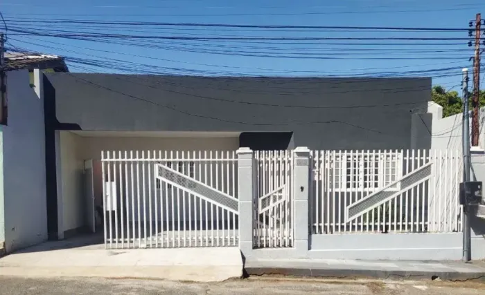 Casa a Venda Com Piscina 3 Quartos Sendo 2 Suítes Bairro Jardim Imperial - Cuiabá - MT