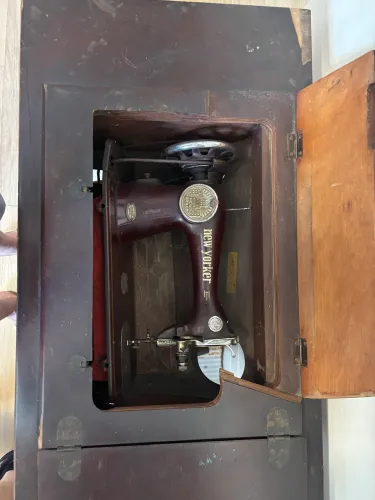Máquina de costura antiga (60 anos)