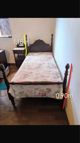 Cama de solteiro de madeira maciça nobre + escrivaninha + colchão 