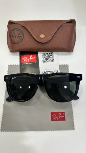 Ray-Ban Wayfarer semi novo muito be conservado