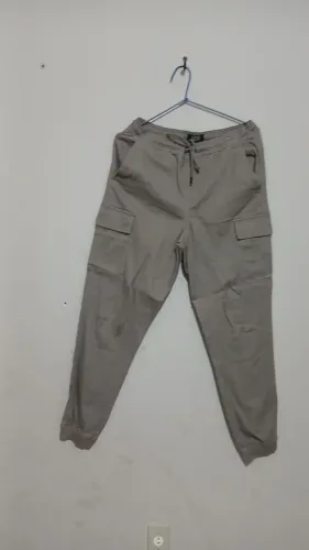 2 Calças joggers cargo Tam P cinza e verde militar