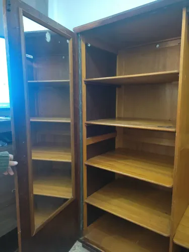Vende guarda roupa de madeira e cabeceira de cama king Sais