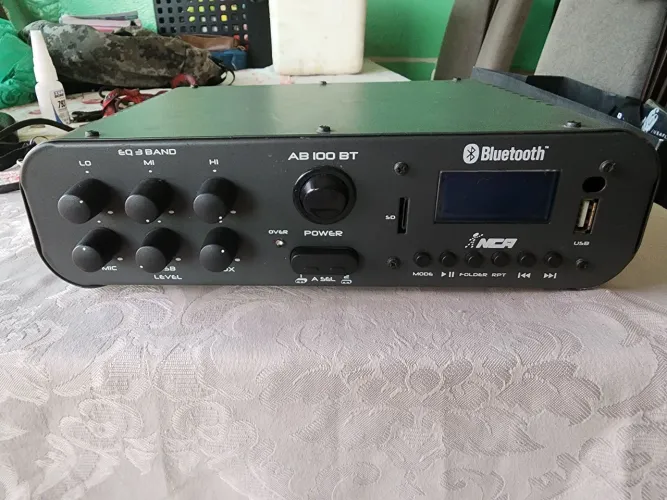 Amplificador profissional para som ambiente empresarial