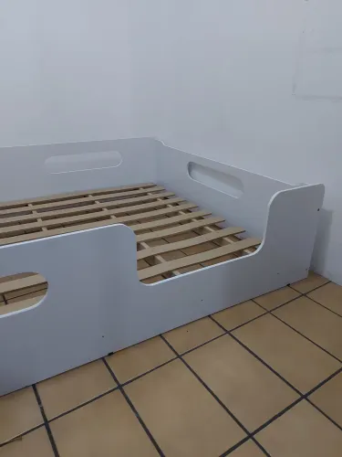 Vendo cama de madeira  montessoriana de casal