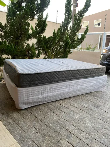 Vendo Cama Box de Casal Completa 