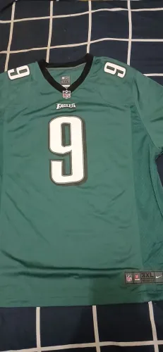 Camisas oficiais da NFL e da Liga de Baseball dos USA.