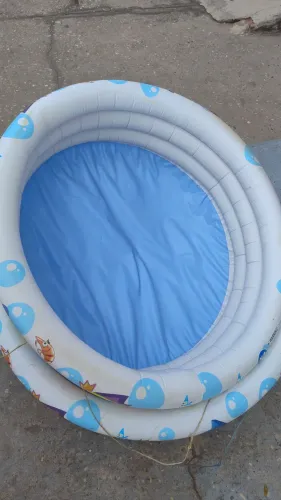 Bolas,boias e piscinas
