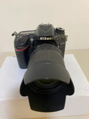 Câmera NIKON