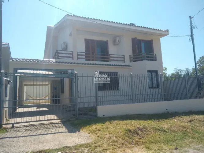 Casa Ampla, 4 Quartos, Suíte, Churrasqueira, Piscina, Pátio, Garagem