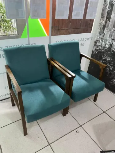 Poltronas azuis para recepcão