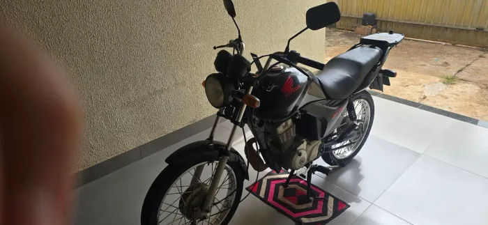 Vendo CG 125, partida eletrica. Tudo funcionando