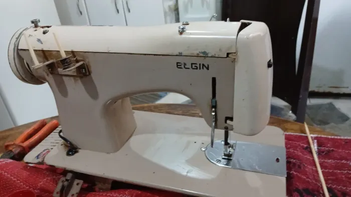 Máquina de Costura Elgin Zig-Zag