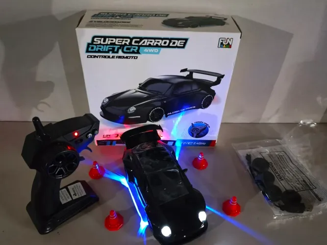 Carrinho de Controle Remoto Porsche Drift 4WD com LED e Cones - Recarregável Novo