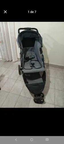 Carrinho de bebê com bebe conforto