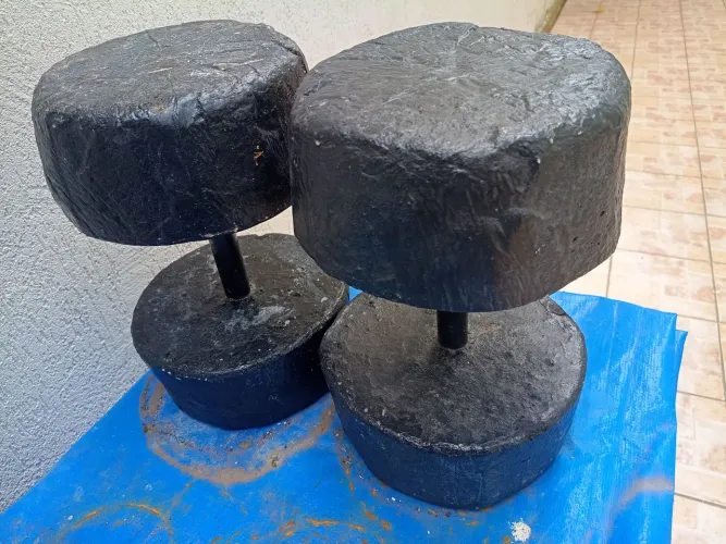 01 halteres 12kgs cada concreto usinado