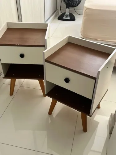 Mesa de cabeceira retro