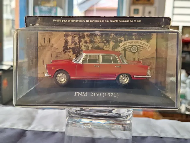 Miniatura FNM 2150 1971 Lacrada Carros Inesquecíveis do Brasil