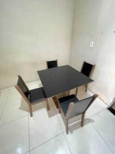 Mesa de Jantar - 4 Cadeiras