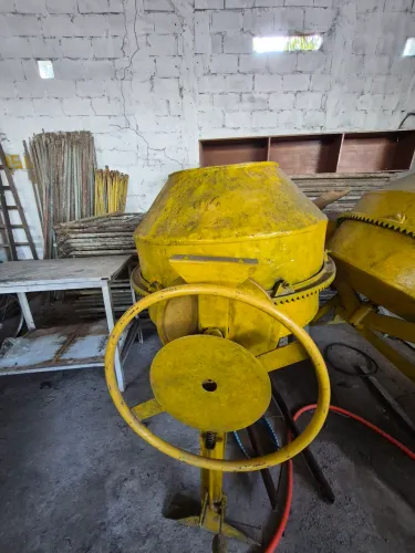 Betoneira Menegoti 400L com motor 110 e 220