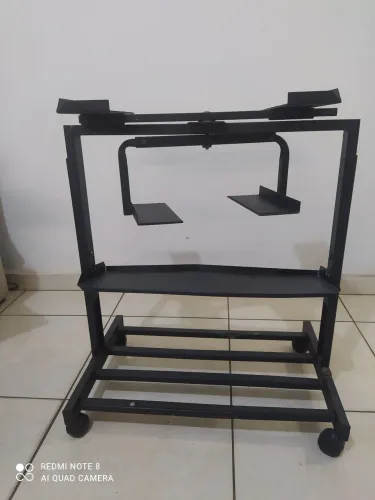 Rack metal desmontável resistente.