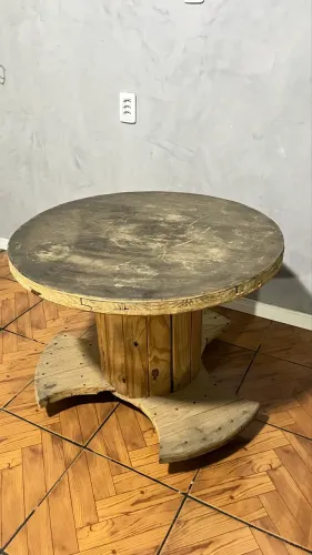 Vendo  carretel de pallet com rodinhas 