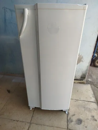 Geladeira 300 litros marca Dako