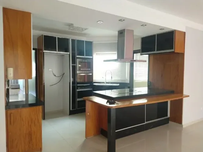 César Dallabrida ALUGA apartamento amplo na área central de Campo Mourão