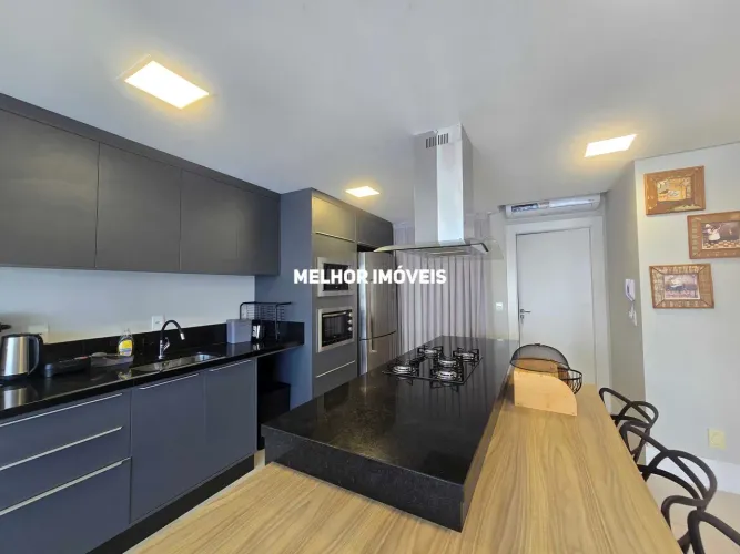 Apartamento Duplex para locação anual com 4 suítes, 4 vagas mobiliado e equipado localizad