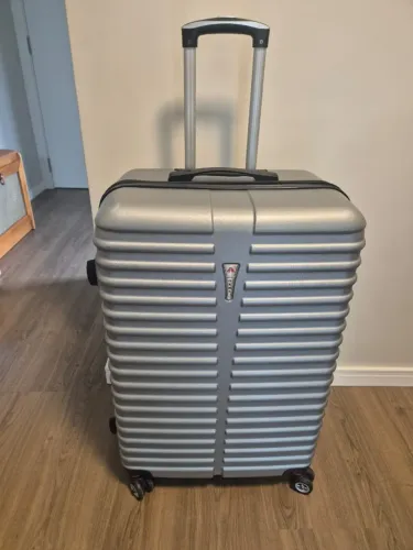 Mala de viagem grande - 23kg ou mais - 4 rodinhas duplas 360 - usada uma única vez