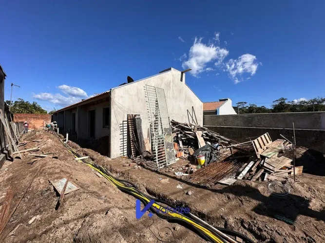 Casa com 2 quartos à venda no Jardim Jacarandá.