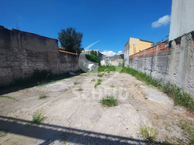 Aluga-se terreno bem localizado no Jardim Santa Elena, com 235 metros quadrados de área