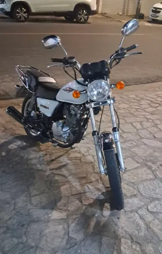 Suzuki intruder, cor rara e bem novinha.
