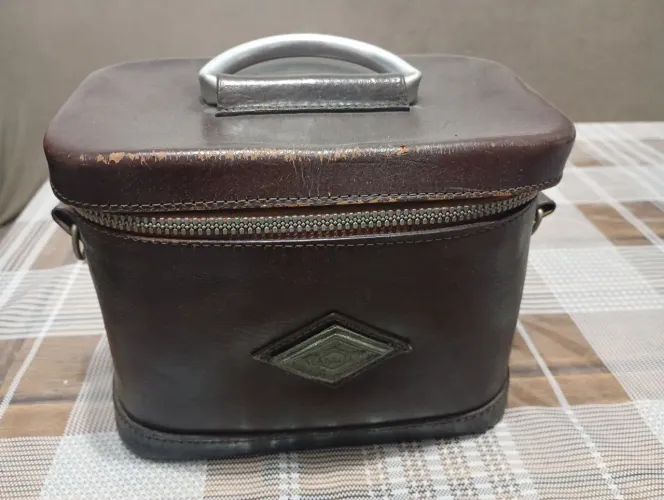 Frasqueira de couro antiga