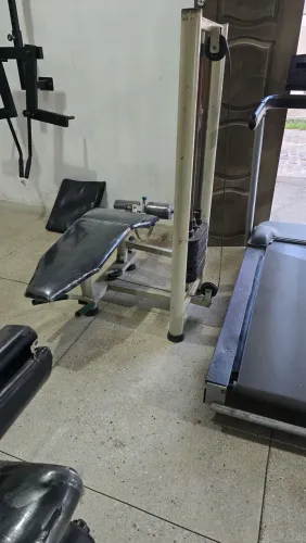 Máquina de musculação Flexora Horizontal