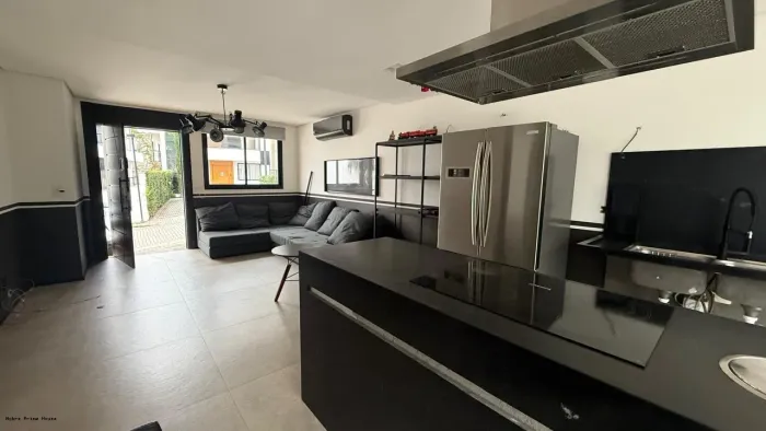 Casa em Condomínio para Locação em Cotia, Chácara Pavoeiro, 3 dormitórios, 3 suítes, 4 ban
