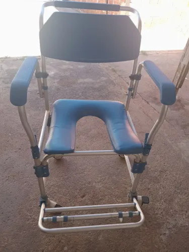 Cadeira de rodas pra banho