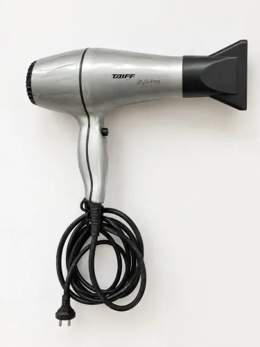 Secador 220, usado mas novo pegando todas as utilidades do secador.