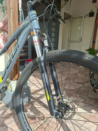 Vende bicicleta oggi aro 29 quadro 15 com nota fiscal e garantia.