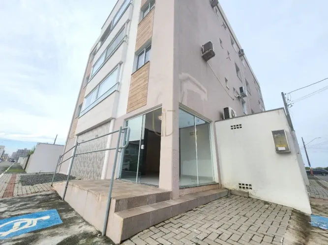 Sala Comercial Térrea para locação mensal em Meia Praia - Navegantes/SC
