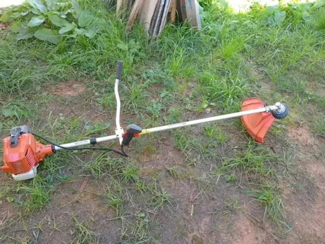 Roçadeira Husqvarna 131R pouco uso