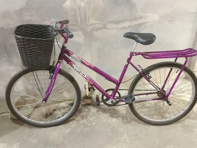 Vendo bicicleta semi nova