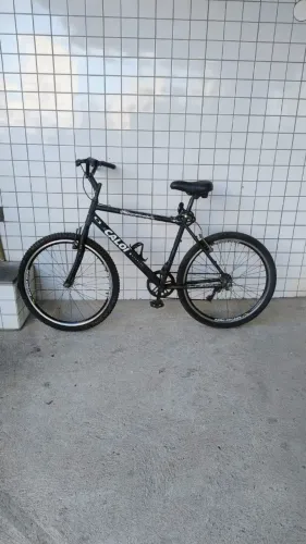 Bicicleta Caloi preta com selim largo Elleven